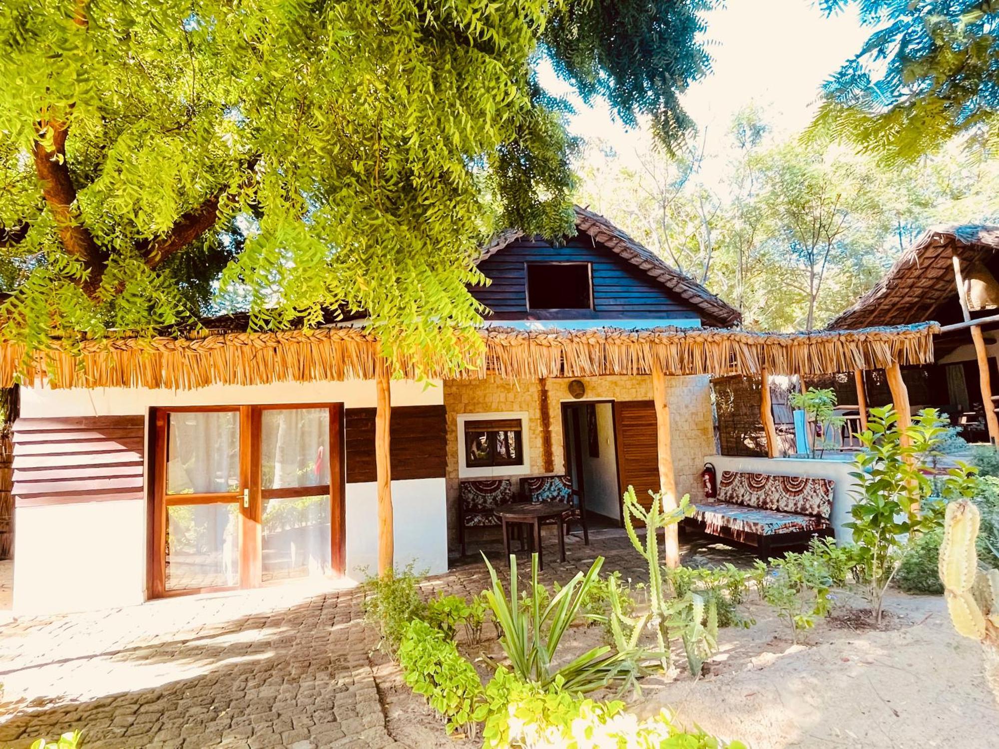 Vovo Telo Lodge Толиара Екстериор снимка