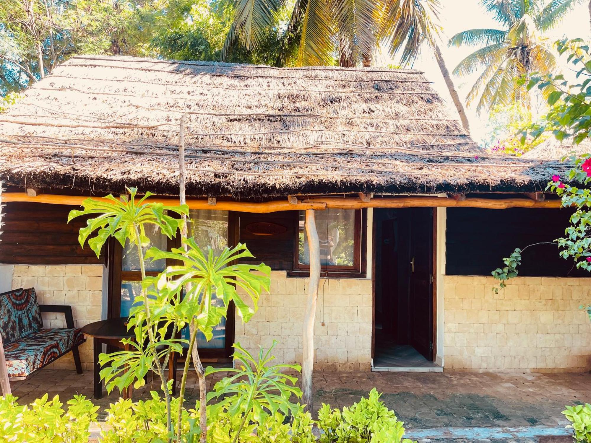 Vovo Telo Lodge Толиара Екстериор снимка
