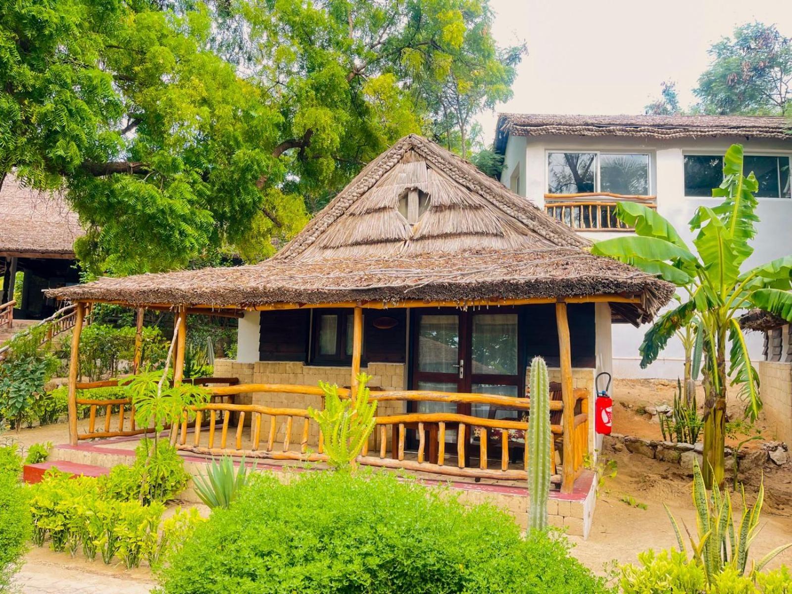 Vovo Telo Lodge Толиара Екстериор снимка